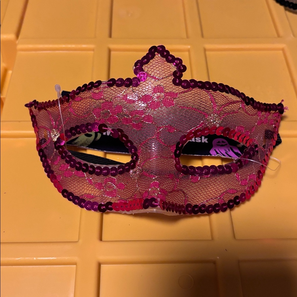 7/$5 or 15/$10 Pink Lace Masquerade Mask